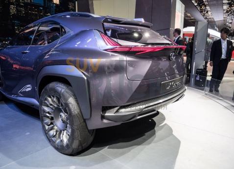 Концепт нового кроссовера Lexus UX удивил публику парижского автосалона