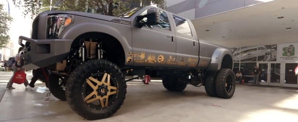 Ford Dually F350 в Лас-Вегасе для SEMA