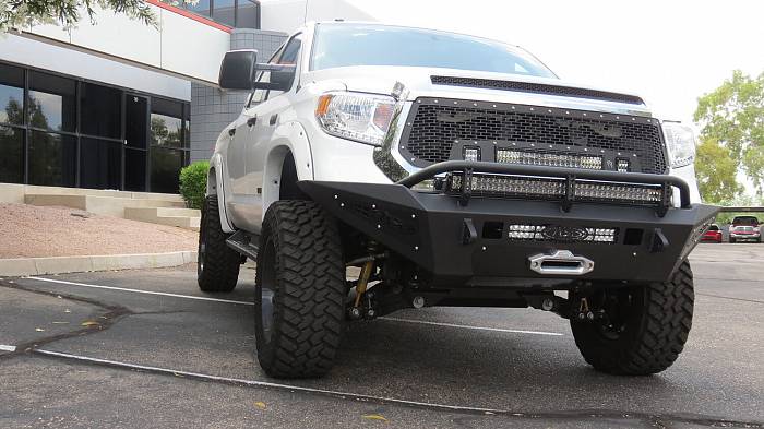 Передний силовой бампер HoneyBadger для Toyota Tundra
