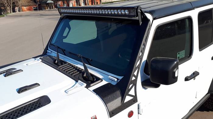 Крепежный комплект на рамку лобового стекла для фар RIGID 50″ для JEEP Wrangler JL 
