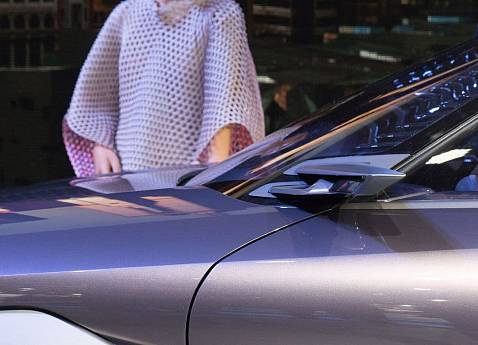 Концепт нового кроссовера Lexus UX удивил публику парижского автосалона
