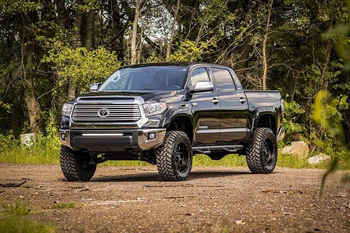 Пороги серии NERF со ступенями для Toyota Tundra Crew Max
