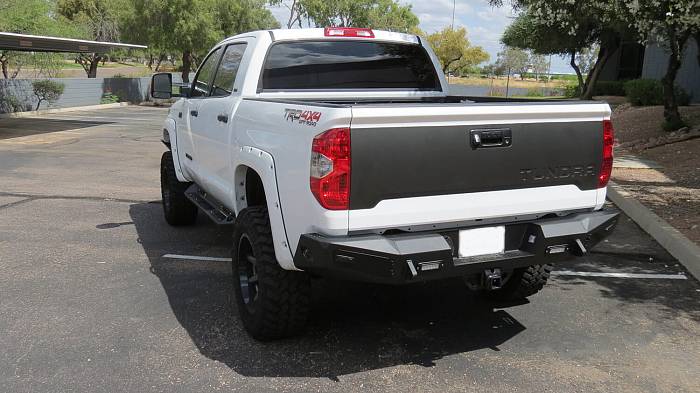 Задний бампер для Toyota Tundra серия HoneyBadger