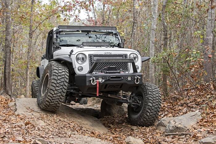Бампер передний с 2 врезными LED фарами и площадкой под лебёдку для JEEP WRANGLER 2007-2017