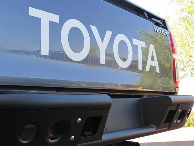 Задний бампер для Toyota Hilux серия Stealth R 