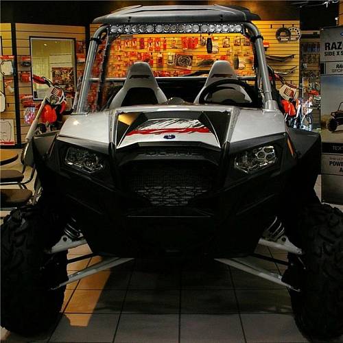 Кронштейн для монтажа балок 30" OnX6 и S8 на переднюю стойку Polaris RZR