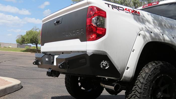Задний бампер для Toyota Tundra серия HoneyBadger