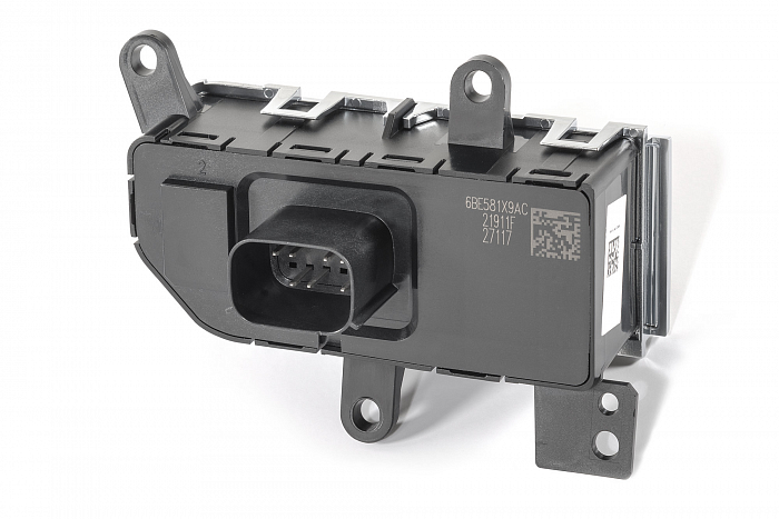 Блок Mopar AUX 82215798AE  для подключения дополнительных потребителей в Jeep Wrangler JL|JLU