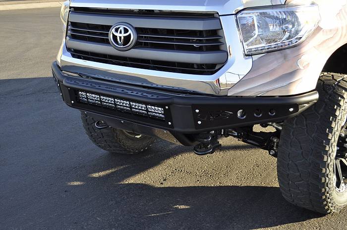 бампер передний для Toyota Tundra 2014+ серия Venom 