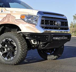 бампер передний для Toyota Tundra 2014+ серия Venom 