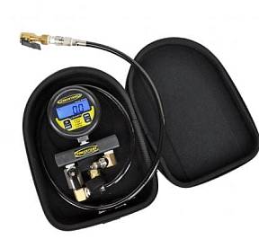Цифровой манометр для тестирования давления в кейсе