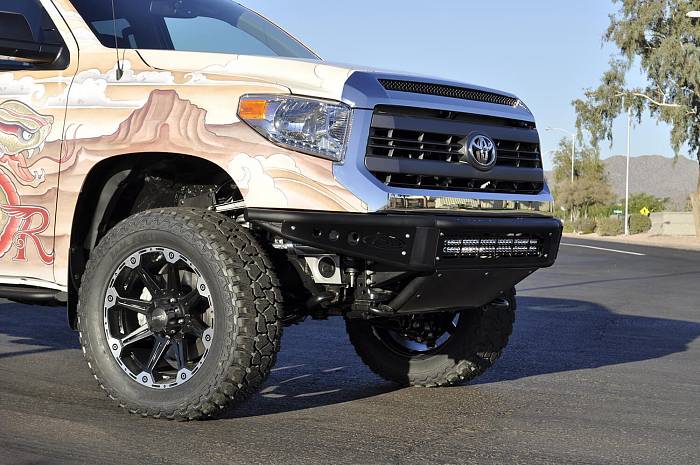 бампер передний для Toyota Tundra 2014+ серия Venom 