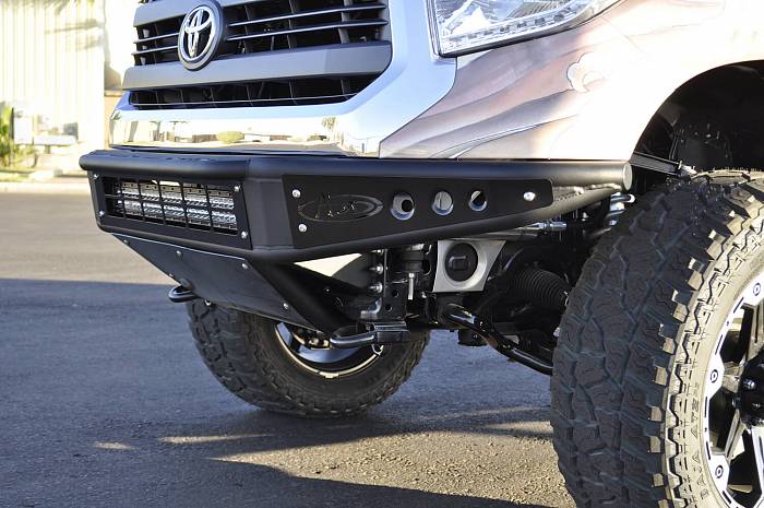 бампер передний для Toyota Tundra 2014+ серия Venom 