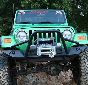 Силовой бампер с креплением лебёдки для  Jeep TJ/LJ 1997-2006 (с преранером)