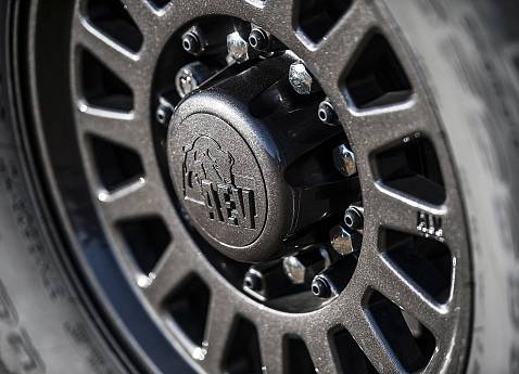 Тюнеры из AEV  подготовили пикап Ram к тяжелому бездорожью