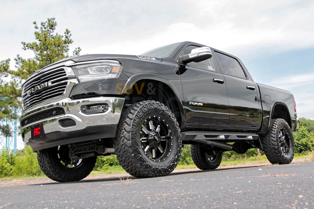 Диски на рам 1500. Dodge Ram 1500 Lift. Dodge Ram 1500 лифт. Dodge Ram Limited 2021 Lift. Dodge Ram 1500 cap Offroad.