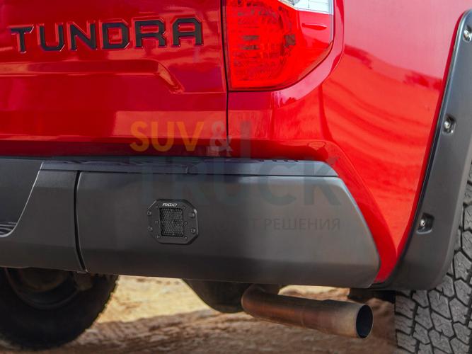 Комплект врезных LED-фар рабочего света D-серия PRO Midnight Edition